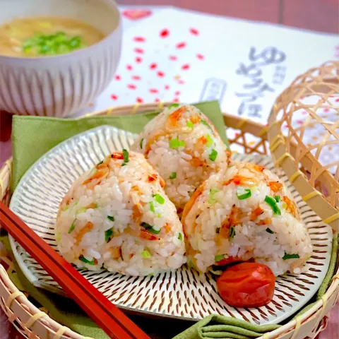 「ゆめみづほ2kg」を使ってみたSnapdishの料理・レシピ写真:『ゆめみづほ』で桜海老のおにぎり🍙