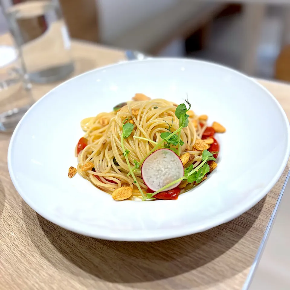 Spaghetti peperoncino with homemade sun-dried tomatoes|skyblueさん