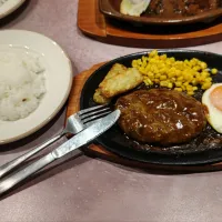 ムール貝のガーリック焼き、ほうれん草のソテー、ハンバーグステーキ、ライス、セットドリンクバー、チェリーソースのミルクジェラート(夕飯、サイゼリヤ)|enarinさん