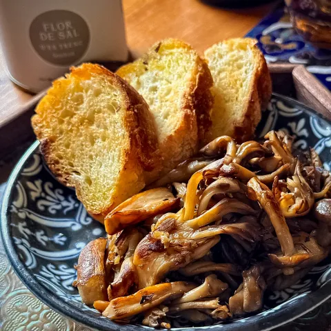 「マヨルカ島の塩　スモーク」を使ってみたSnapdishの料理・レシピ写真:ⰔきのこのソテーonバケットⰔ