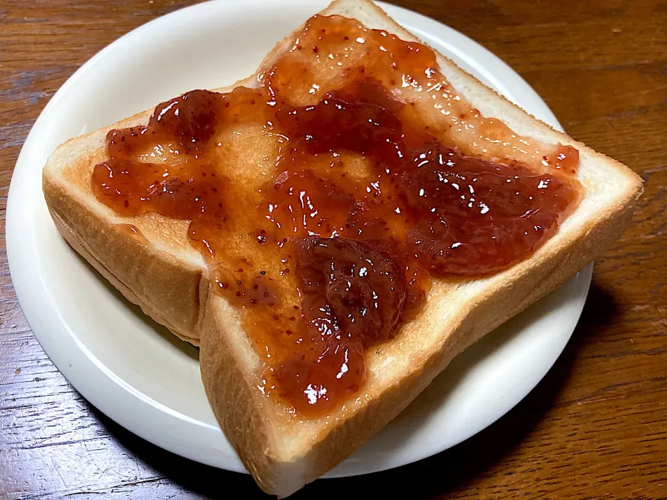 いちごジャムトースト|はっちぃさん