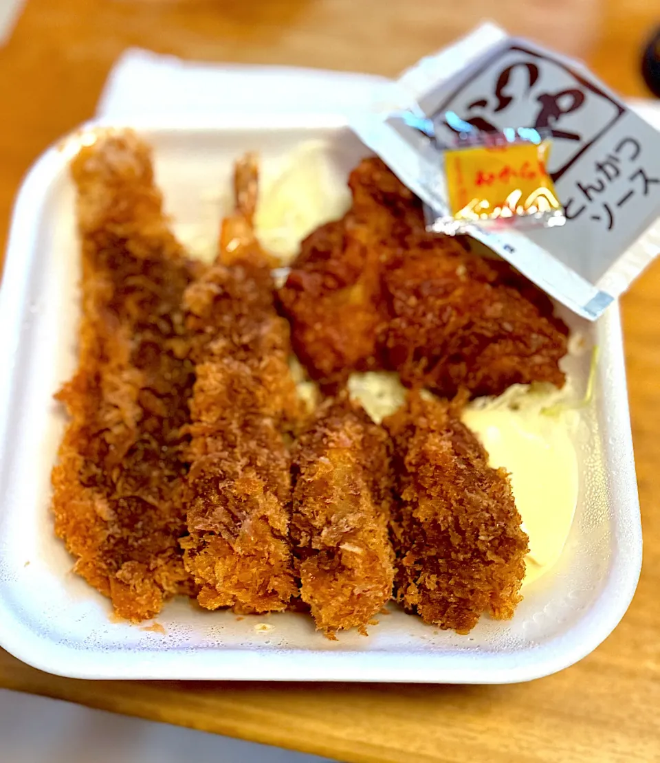 秋の海鮮フライ丼　牡蠣海老鯖鶏から|るみおんさん