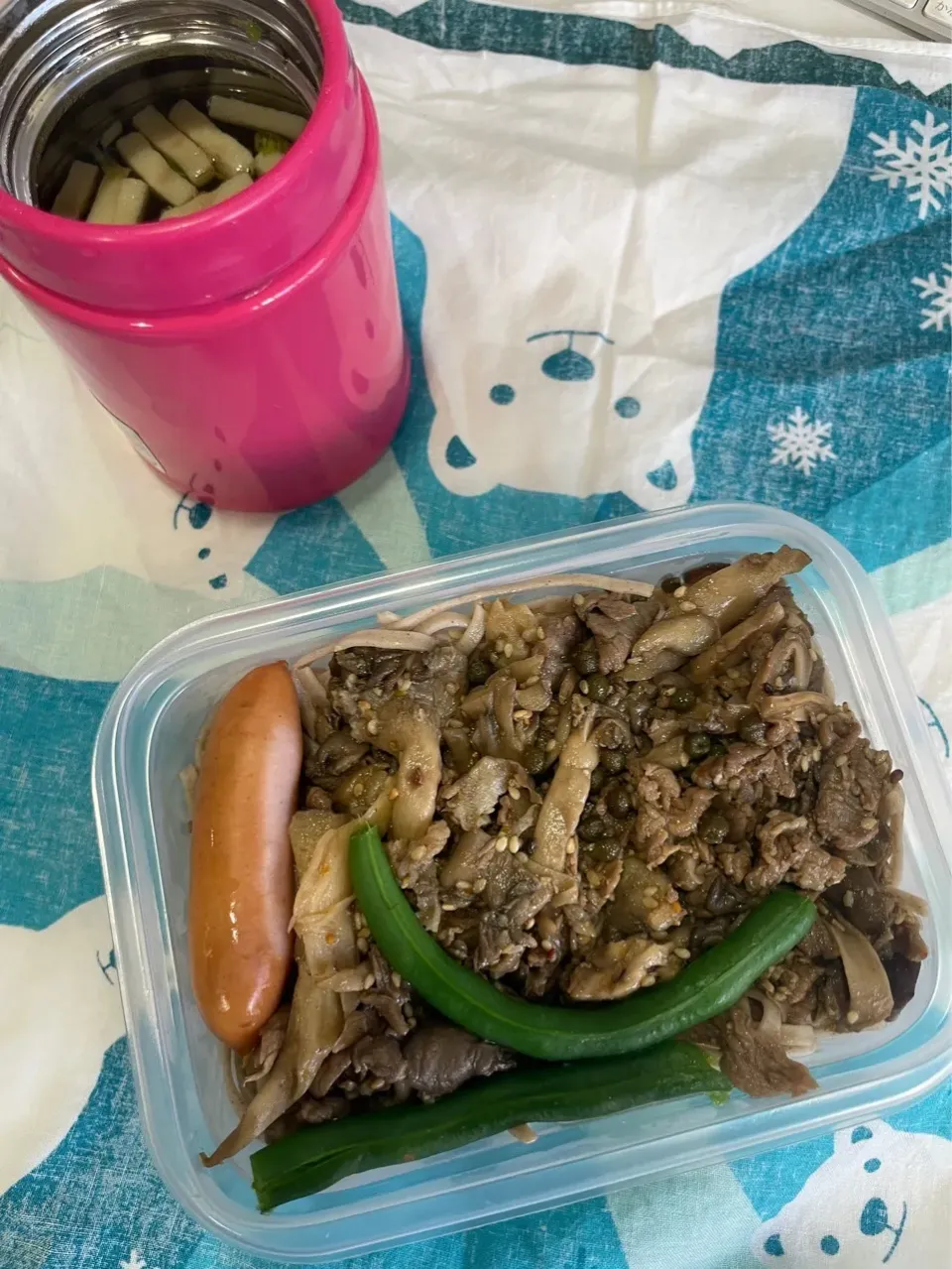 牛肉きのこ混ぜそば、インゲン、シャウエッセン、味噌汁|pandavさん