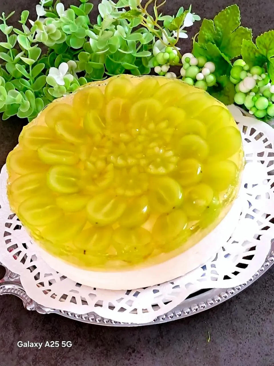 シャインマスカットのレアチーズケーキ|ERimanaさん