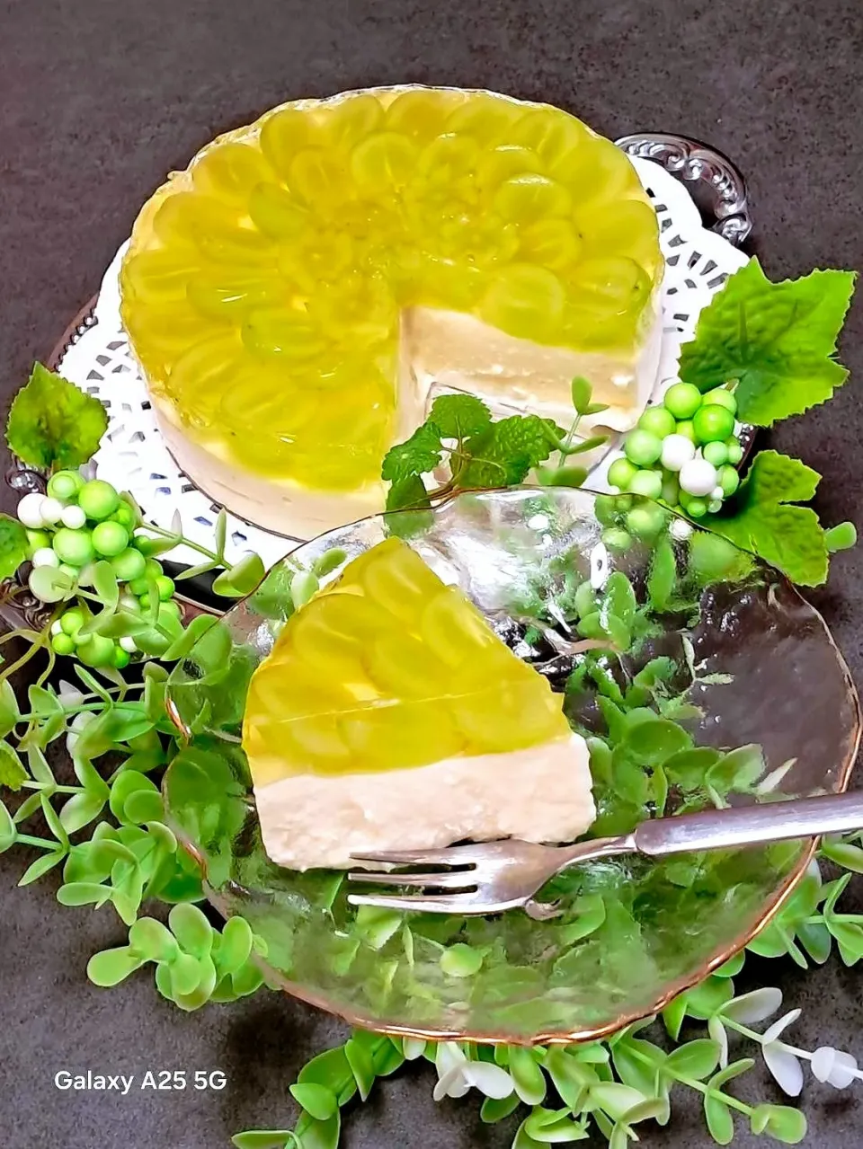 シャインマスカットのレアチーズケーキ|ERimanaさん