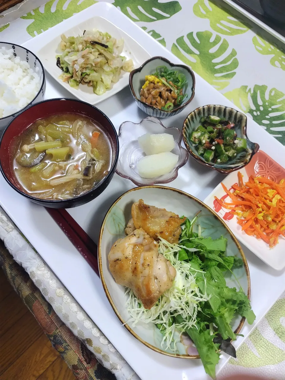 鶏もものスパイス焼定食です✨m.rafuさんの無限キャベツも一緒に🤗|rikako♪。.:＊さん