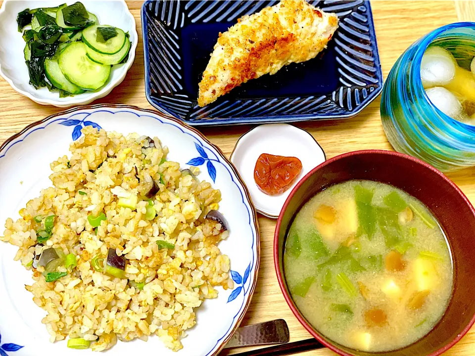 夕飯 炒飯と鶏ささみのハーブ焼き|ふわふわさん