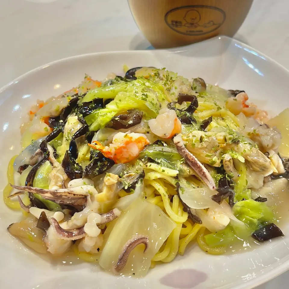 タコパの余り食材で、海鮮餡かけ焼きそば|ぎんさん