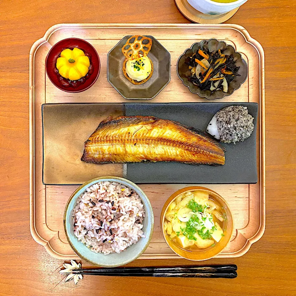 縞ホッケの干物のおぼんごはん|すずさん