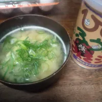 ひぃ、ふぅ、みそ汁に絹ごし豆腐と刻み九条ねぎをイン|にんにくと唐辛子が特に好き❤️(元シャリマー)さん