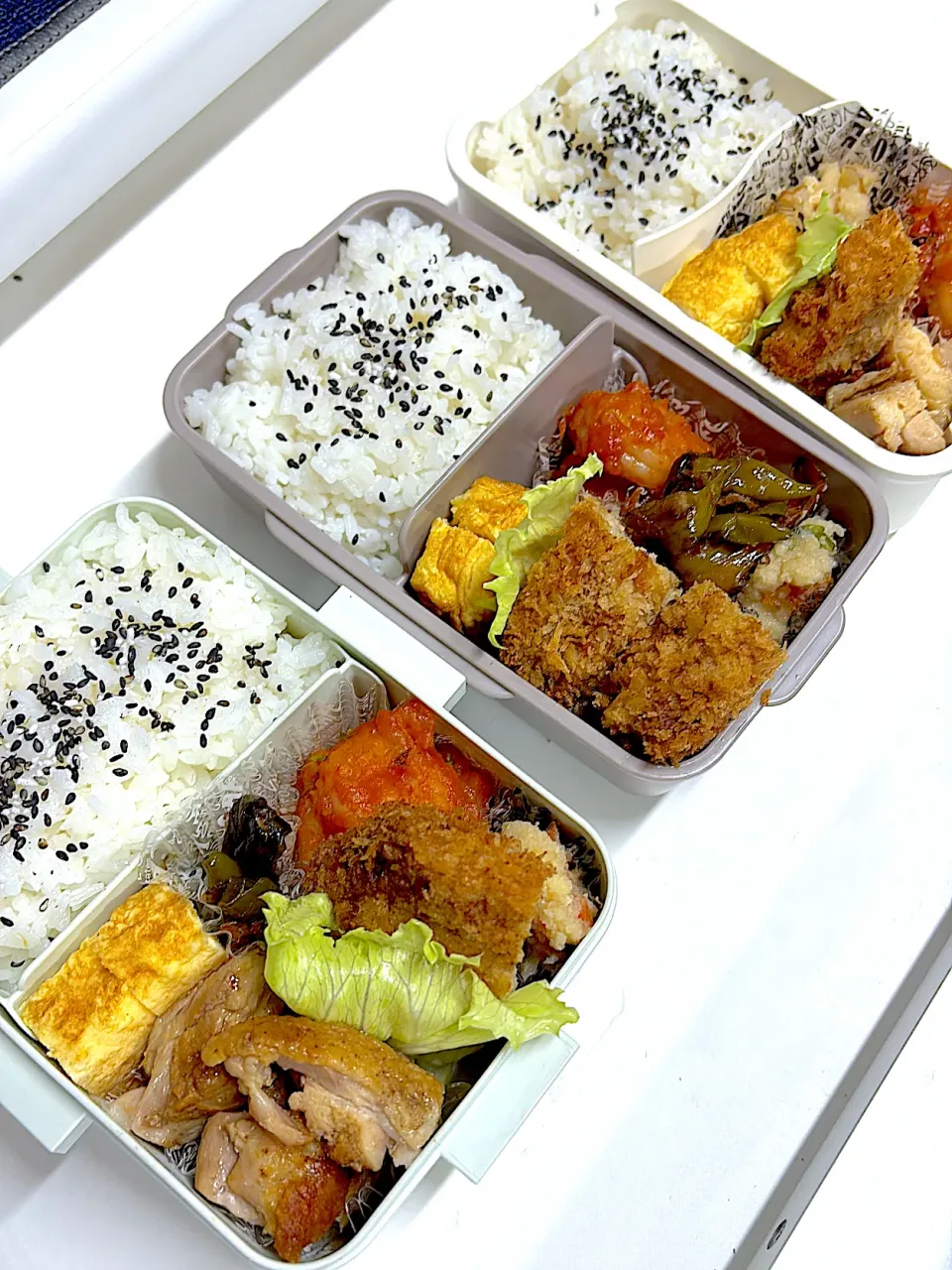 今日のお弁当　エビチリ、メンチカツ、チキンハーブ焼き弁当|mishiさん