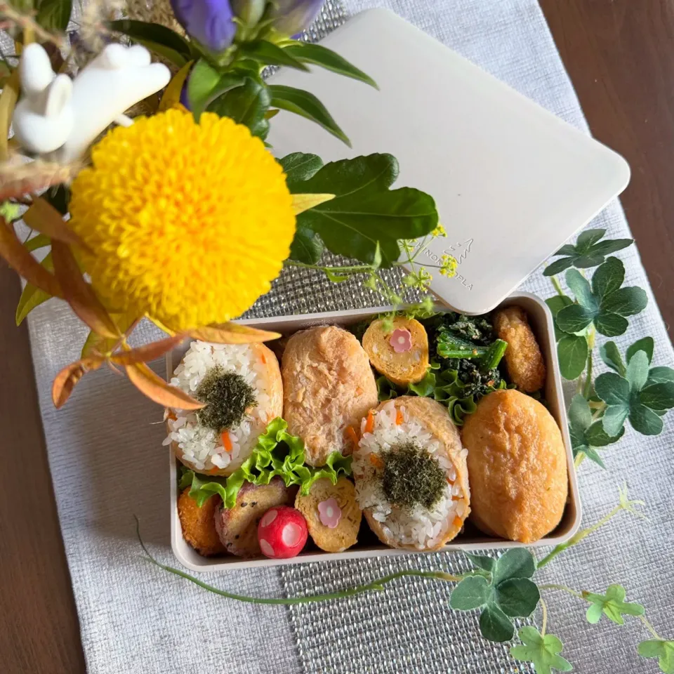 10/8❤︎主人の五目いなり寿司弁当🌱

＊ 五目いなり寿司
＊ たまご焼き
＊ さつまいも天ぷら
＊ えび寄せフライ
＊ ほうれん草の胡麻和え

#お昼ごはん 
#主人弁当
#いなり寿司|Makinsさん