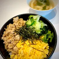 Soboro Don & Miso Soup|gonbenさん