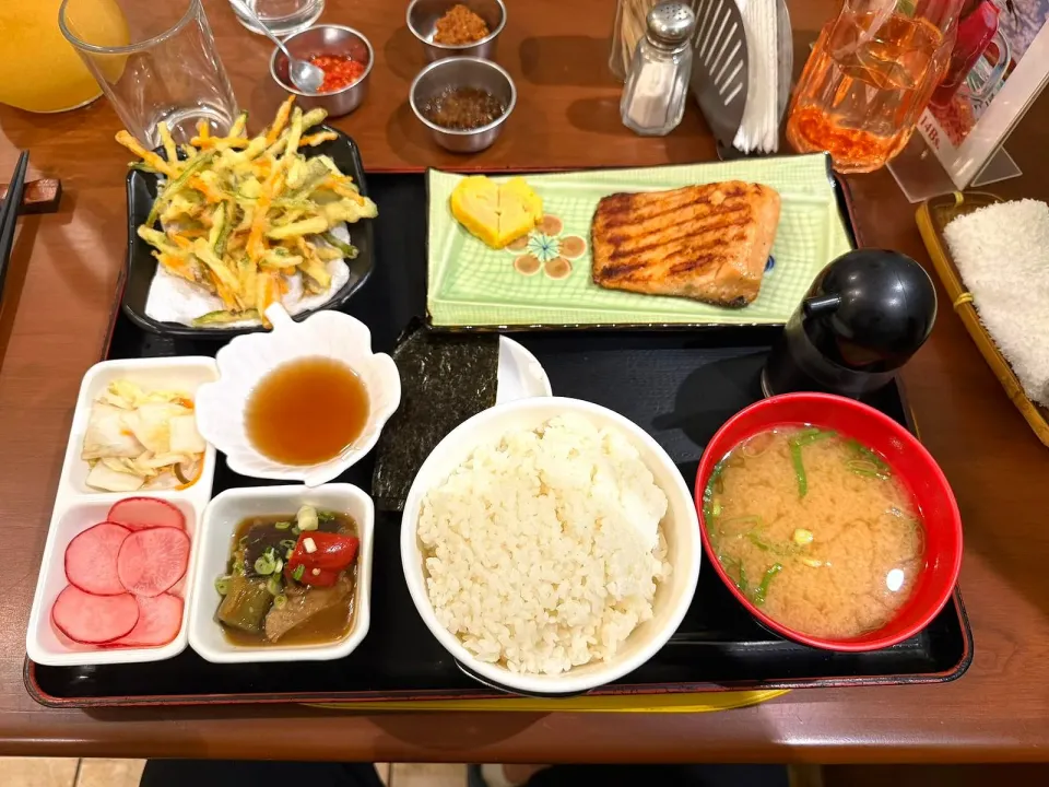 食いしん坊 焼き魚定食|Jhonny Yamashiroさん