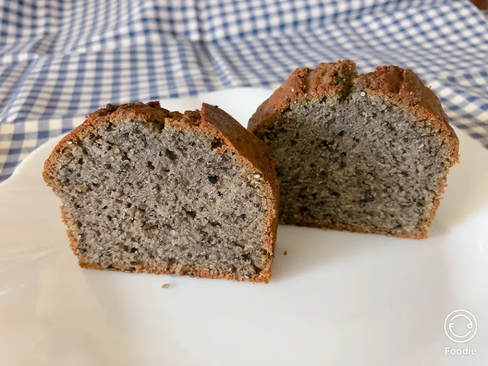 黒胡麻のパウンドケーキ|やっちゃんさん