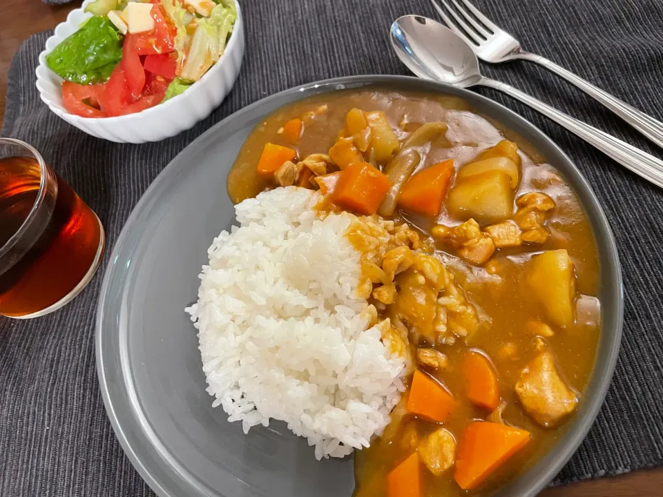 カレーライスのお夕飯🌛|みーぬさん