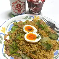 やっぱり日清焼きそば♫ あ、卵は手作りだよー♪wwwww