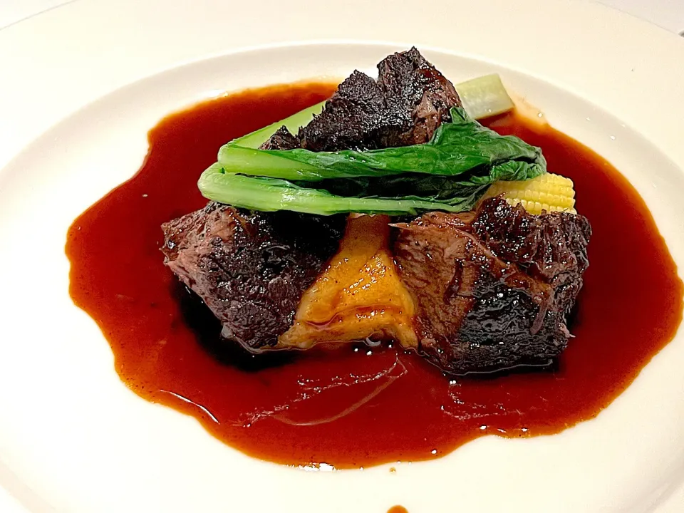 国産牛ホホ肉の赤ワイン煮込み　ブルゴーニュ風　Joue de boeuf à la bourguignonne|ゆうじ.さん