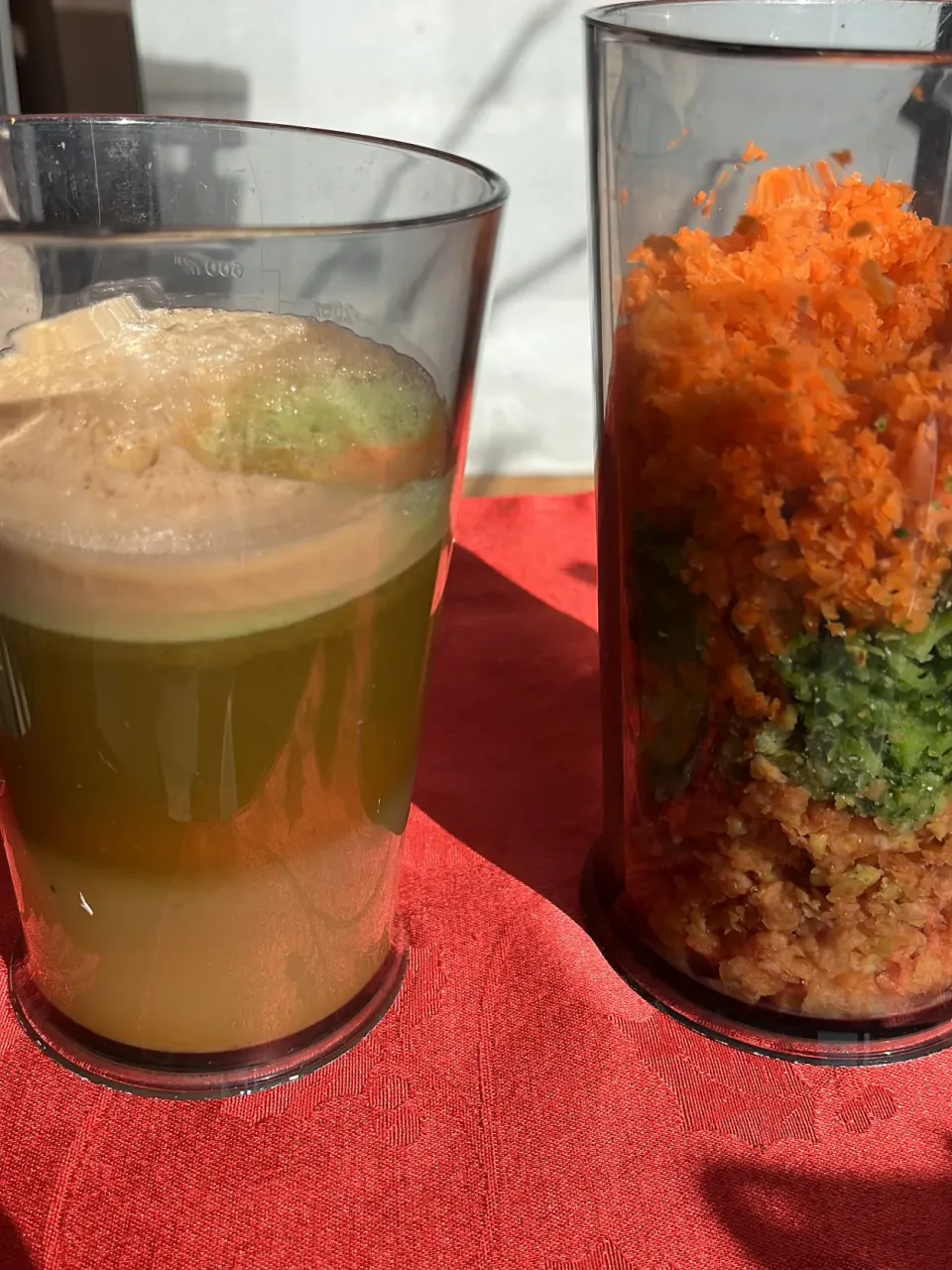 酵素ジュース🥤りんご🍎、ゴーヤ、にんじん🥕。これだけでお腹いっぱいにまります✨✨|tamemitiさん