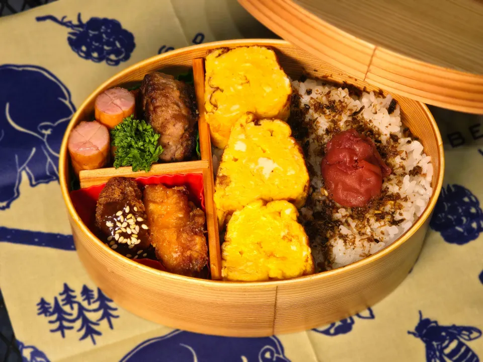 老人会の方からいただいた梅干し入りのお弁当|オハナシマンさん