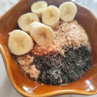 バナナオートミール黒すり胡麻きな粉ヨーグルト|m.rafuさん