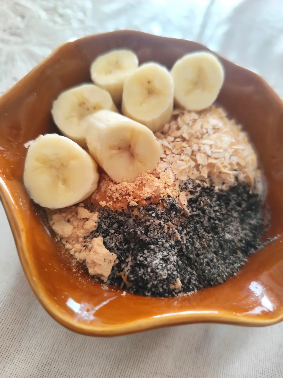 バナナオートミール黒すり胡麻きな粉ヨーグルト|m.rafuさん