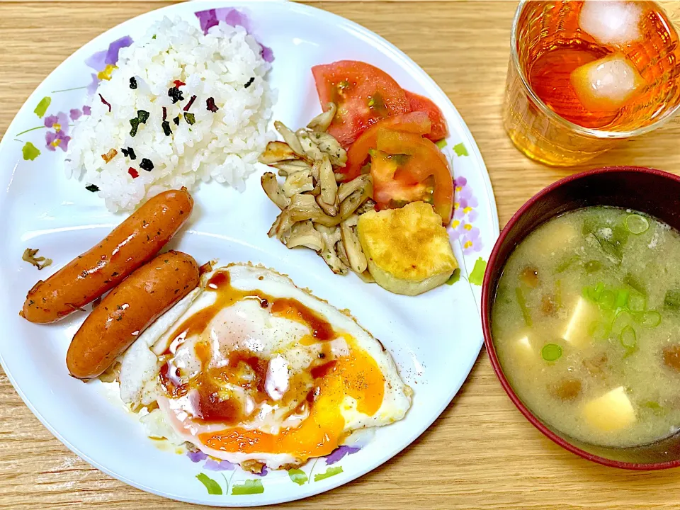 昼食 目玉焼きなど|ふわふわさん