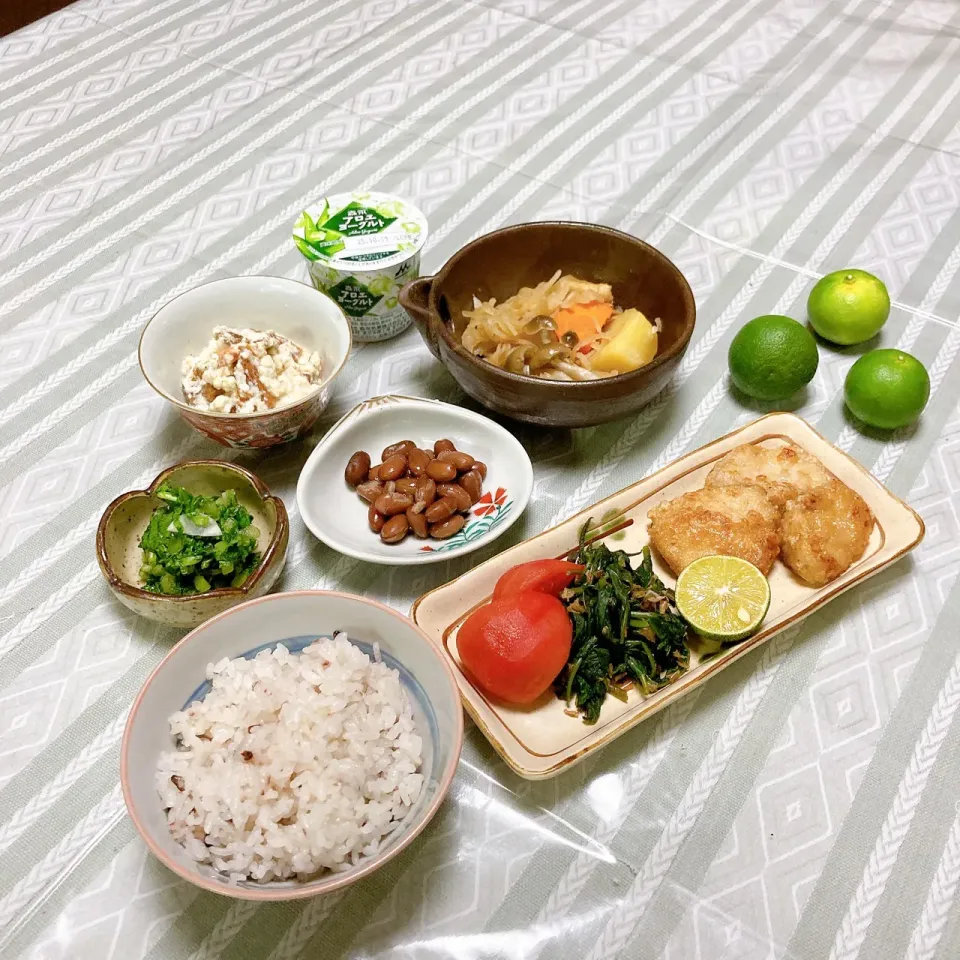 grandmaの晩ごはん☆ 今夜は切り干し大根を煮て胸肉のソテー､柿の白和え、金時豆を煮て…大根菜の浅漬け…美味しいなぁ〜
頂きます|kaoriさん