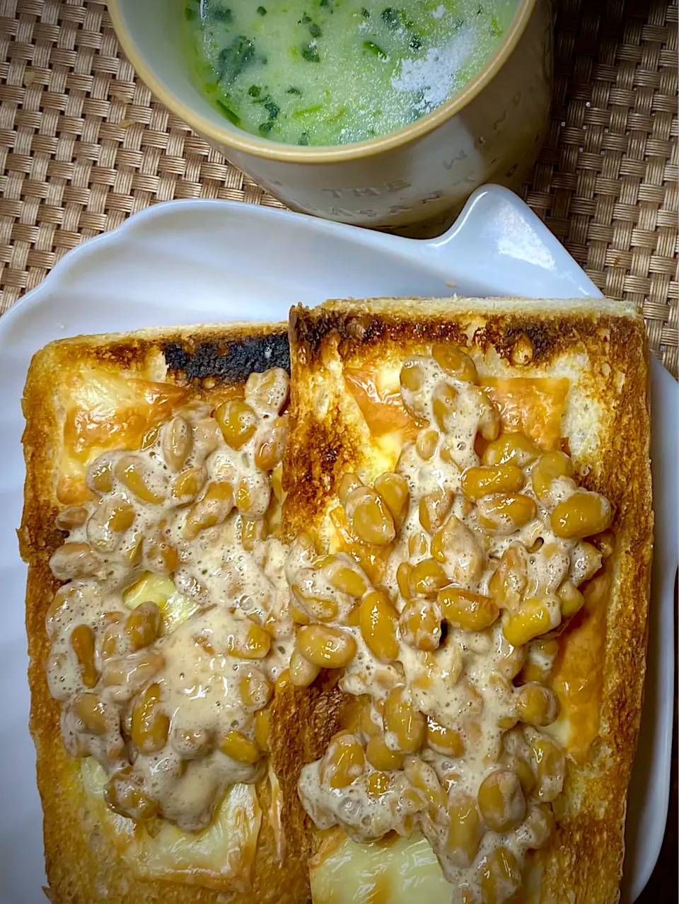 納豆トースト🥖|すくらんぶるえっぐさん