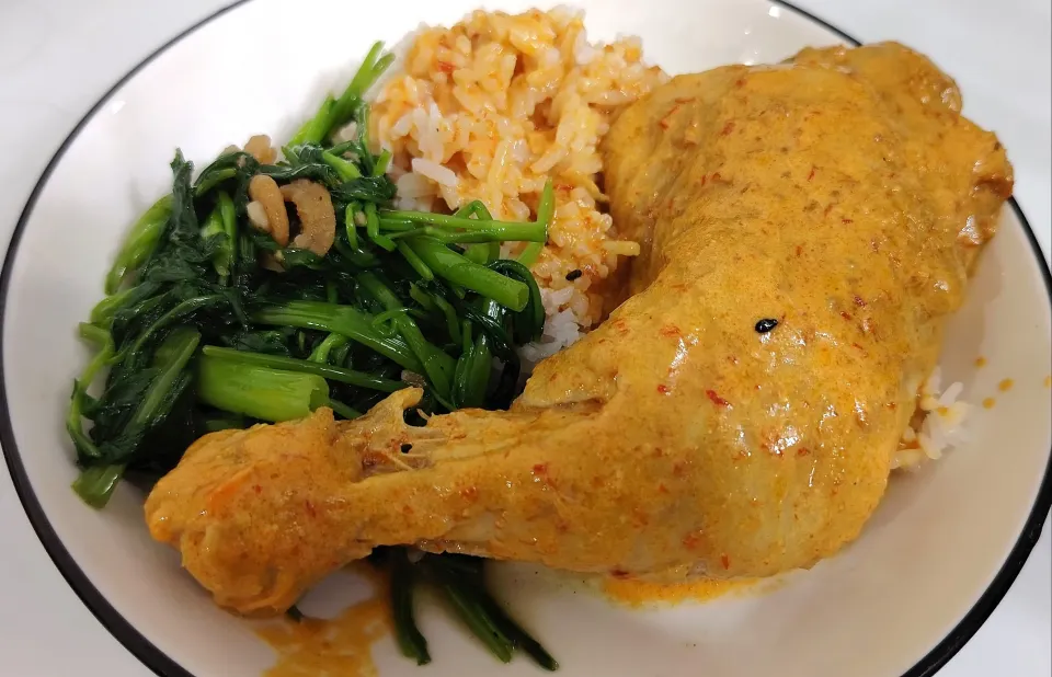 Pandan leaf steamed rice, stir fry kang Kong veggies, curry chicken 😋🍚🍗🍛😍|🍒lynnlicious🍒さん