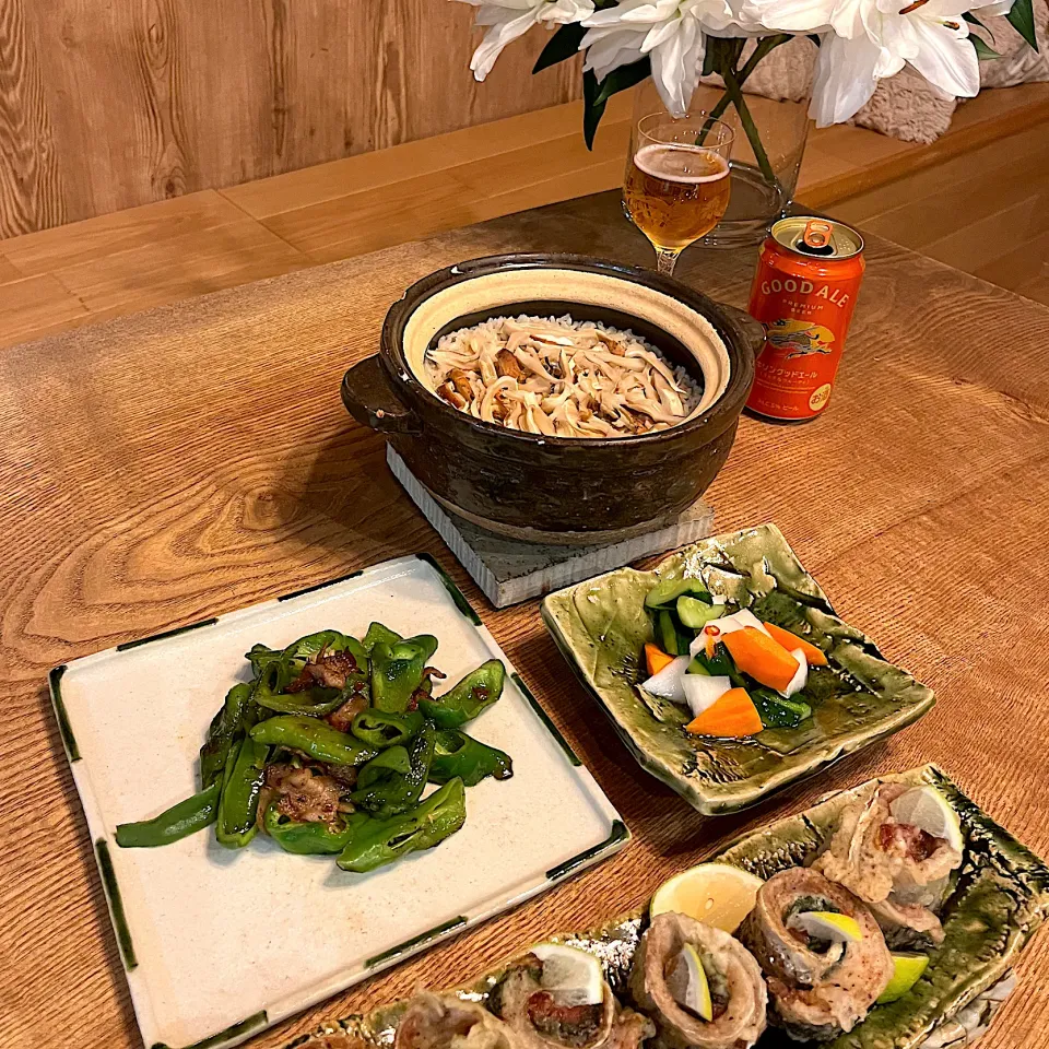 松茸ご飯　秋刀魚の大葉と梅の天ぷら　万願寺ししとうとピーマンの豚肉炒め　浅漬け|izunさん