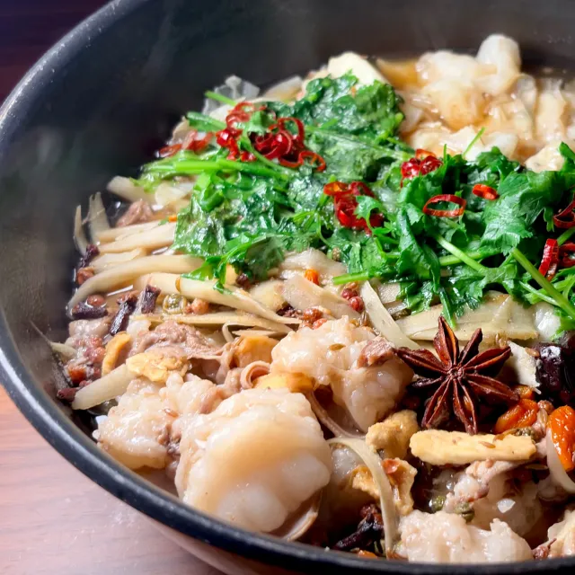 Snapdishの料理・レシピ写真:💫レシピ💫スパイシーパクチーもつ鍋｜冬支度はじめます♡ぽかぽか鍋であったまろう♪