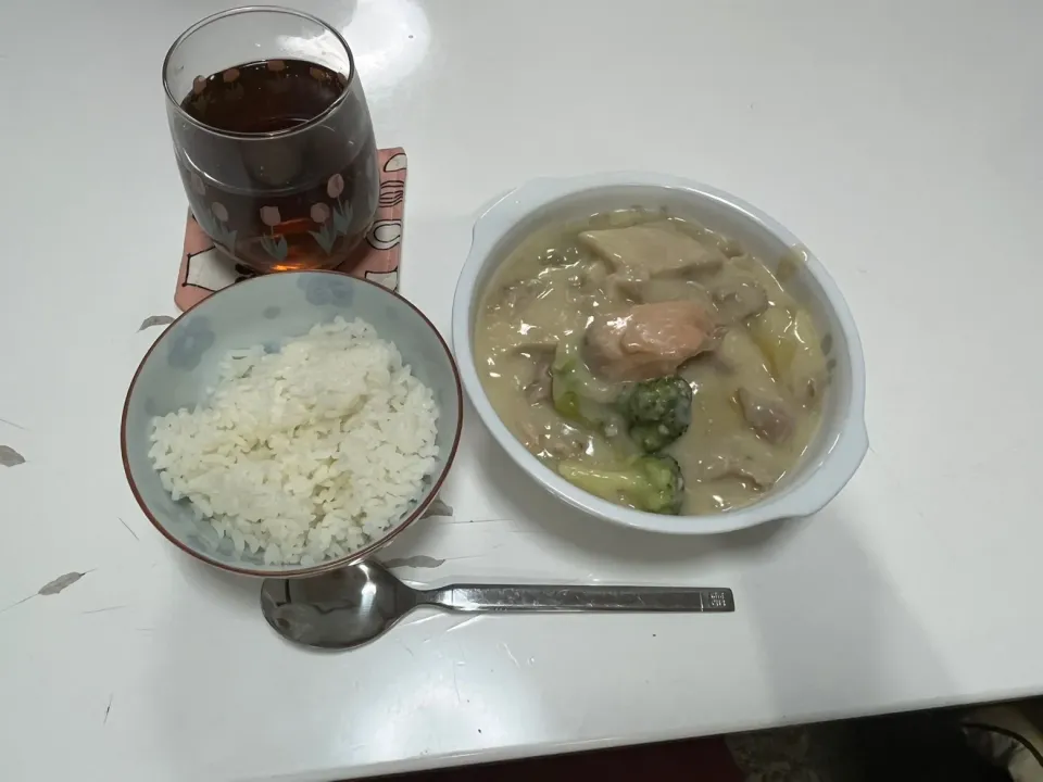 晩御飯☆鮭ときのこのクリームシチュー|Saharaさん