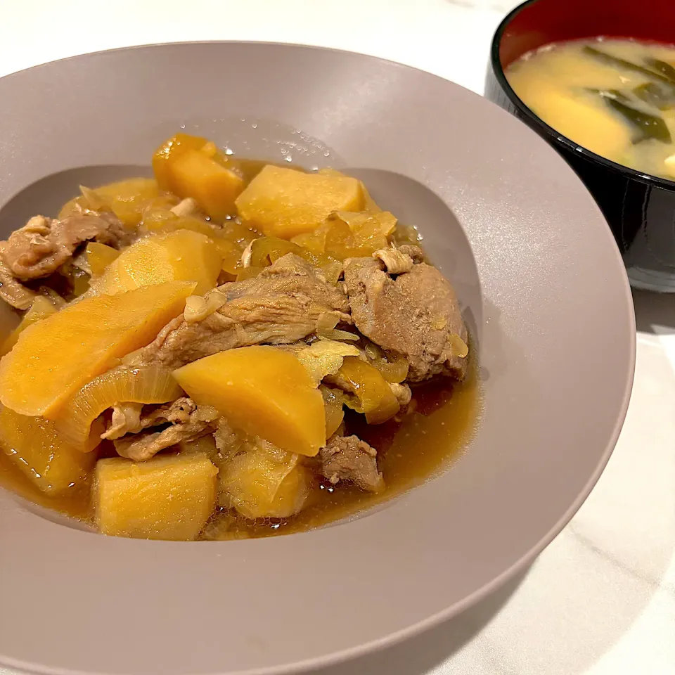 肉じゃが、わかめと豆腐の味噌汁|ゆかさん