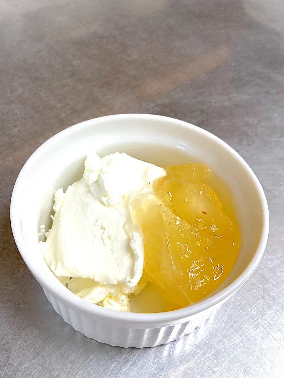 ヨーグルト、りんごゼリーかけ|あーさん