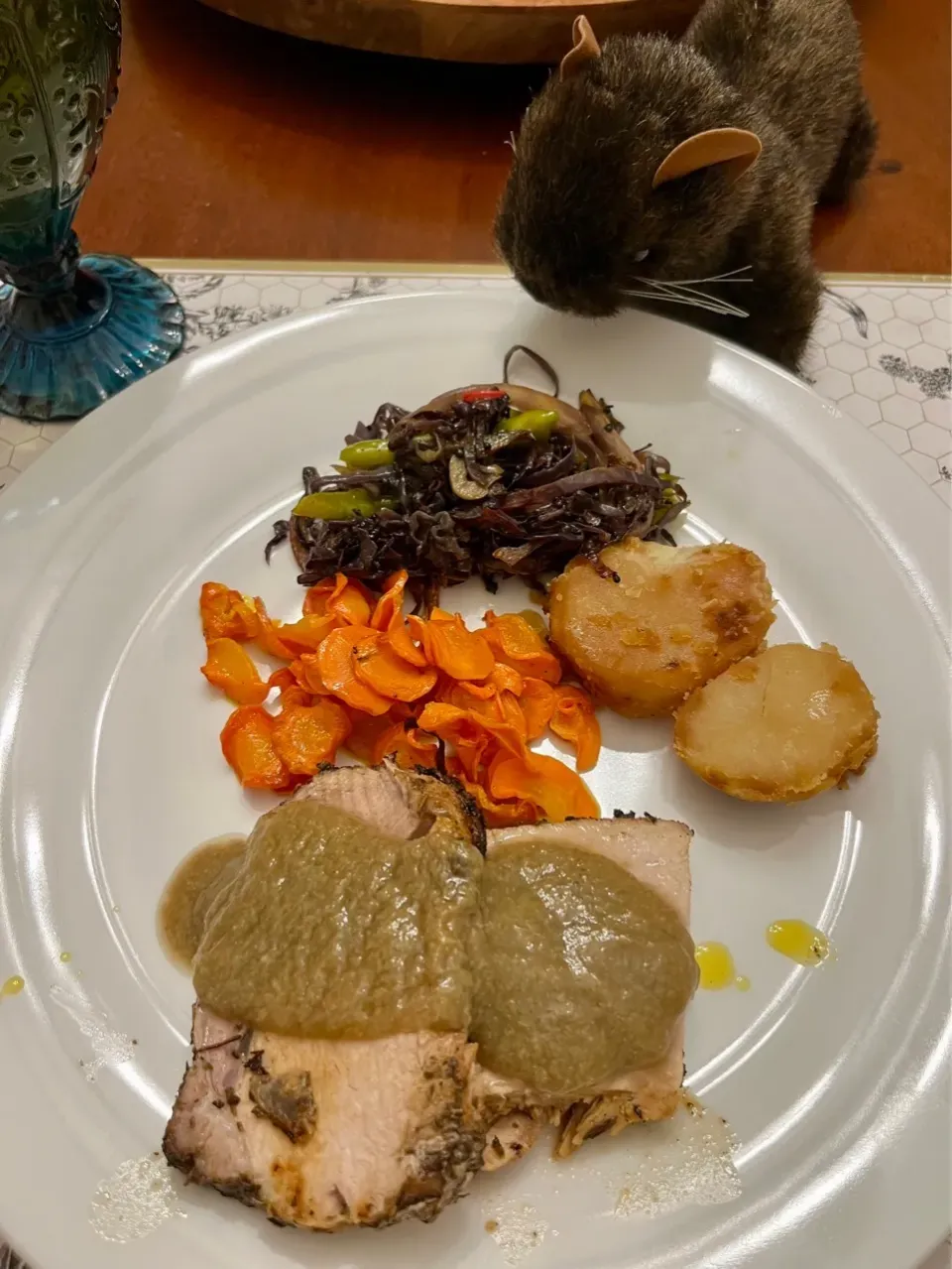 2025/10/9   ポークロースト、地元のぶどうを煮詰めたソース　Roast Pork with Fresh Grape Reduction|21 Boys & 野鳥さん