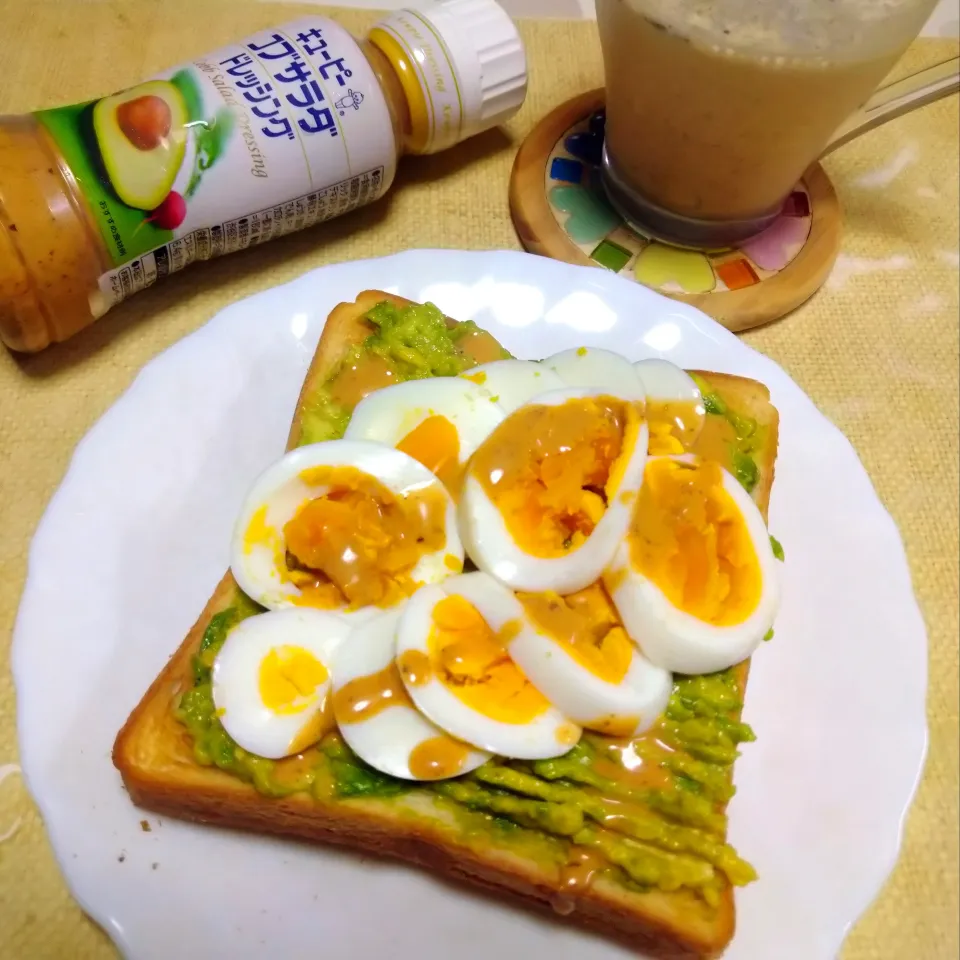 アボカドエッグトースト|うたかた。さん