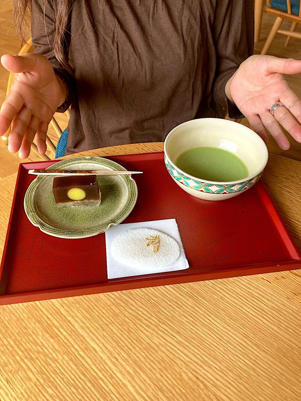 抹茶とお菓子、はなのやさんの明月とすすきをいただきまーす🍵|なびさん