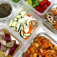 ⭐︎今日の晩ご飯⭐︎ 筑前煮　さつまいも煮　ラタトゥイユ　セロリとじゃこのふりかけ　サラダ　お味噌汁の具|hamamaさん