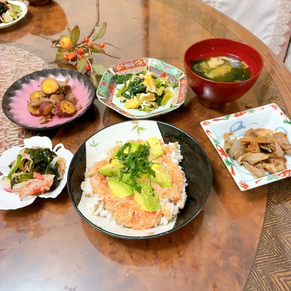 サーモンアボカド丼　晩御飯|ショコラさん