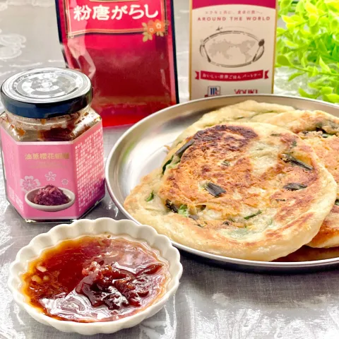 「桜エビ醤」を使ってみたSnapdishの料理・レシピ写真:葱油餅ツォンヨゥピン(チーズ入り)桜えび醤添え