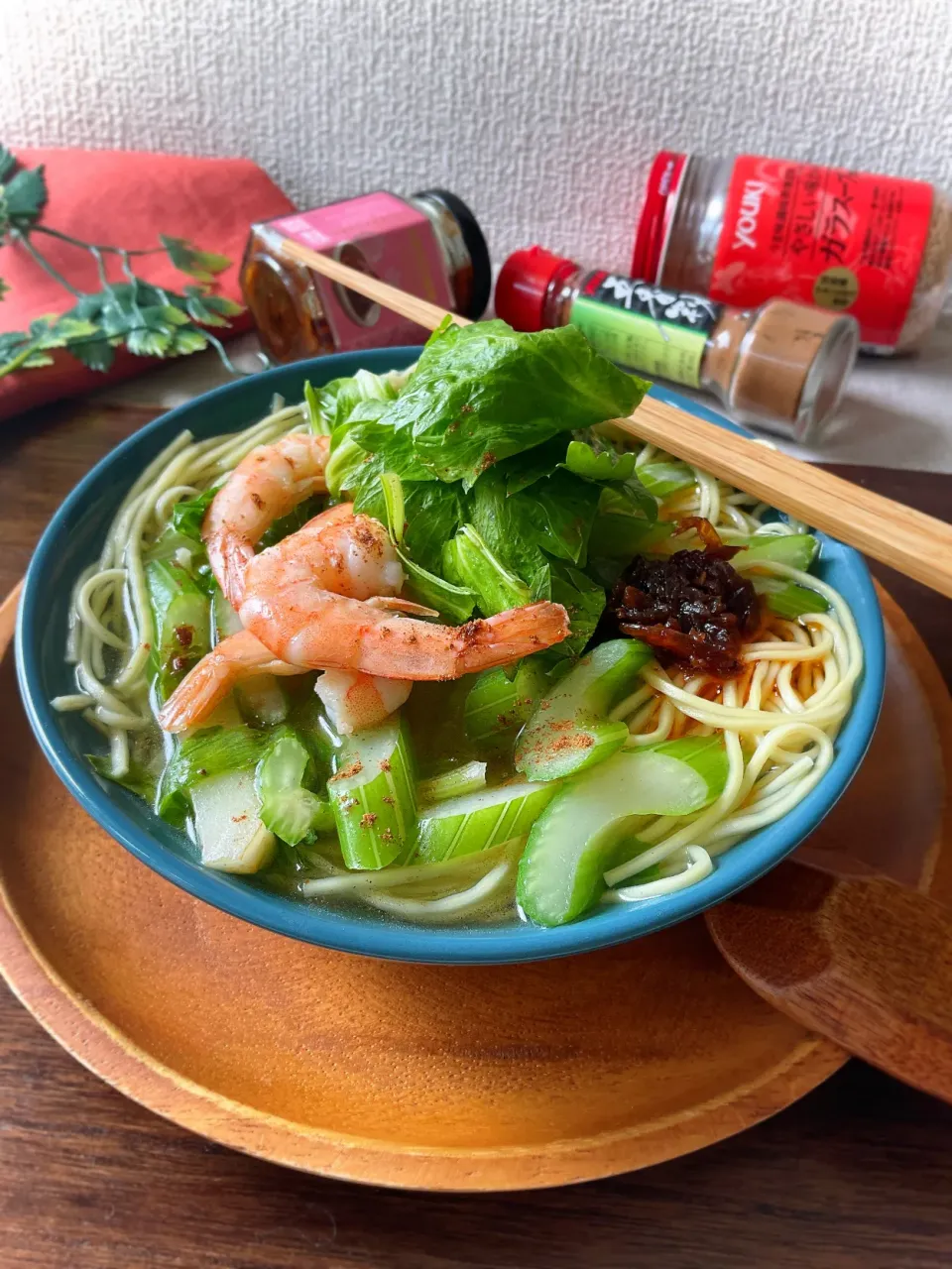 五香粉香る☆セロリと海老の餡かけラーメン|スイーツポテトさん
