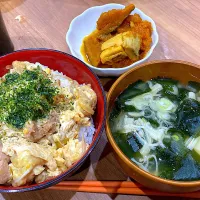 パパ1週間の出張から帰宅。お家ご飯はパパが大好きなじゃがいもの味噌汁。親子丼。カボチャとさつまいも煮|りえはるさん