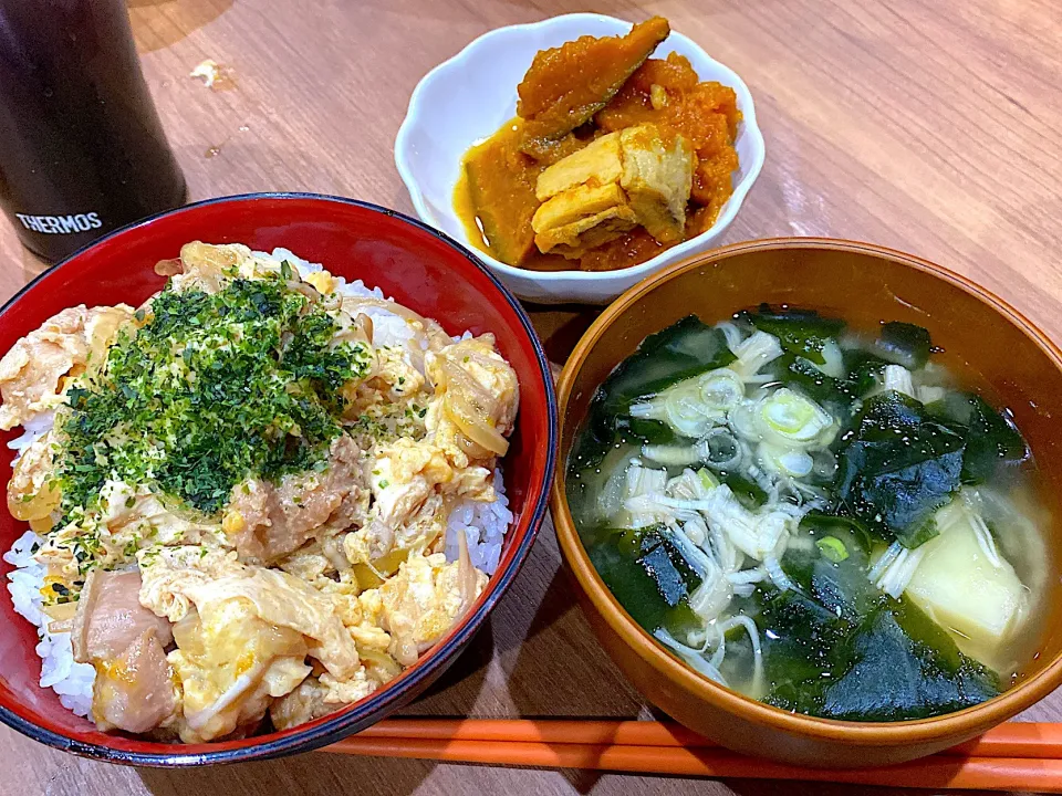 パパ1週間の出張から帰宅。お家ご飯はパパが大好きなじゃがいもの味噌汁。親子丼。カボチャとさつまいも煮|りえはるさん