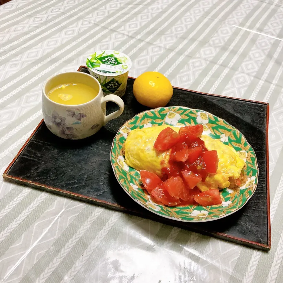 grandmaの晩ごはん☆ 今夜は野菜たっぷりのオムライスと
コーンスープ
頂きます|kaoriさん