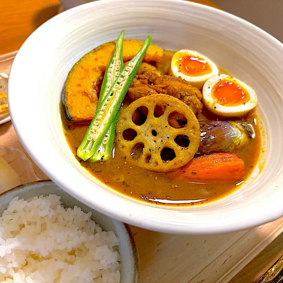 ホロホロ手羽元と根菜のスープカレー|すずさん