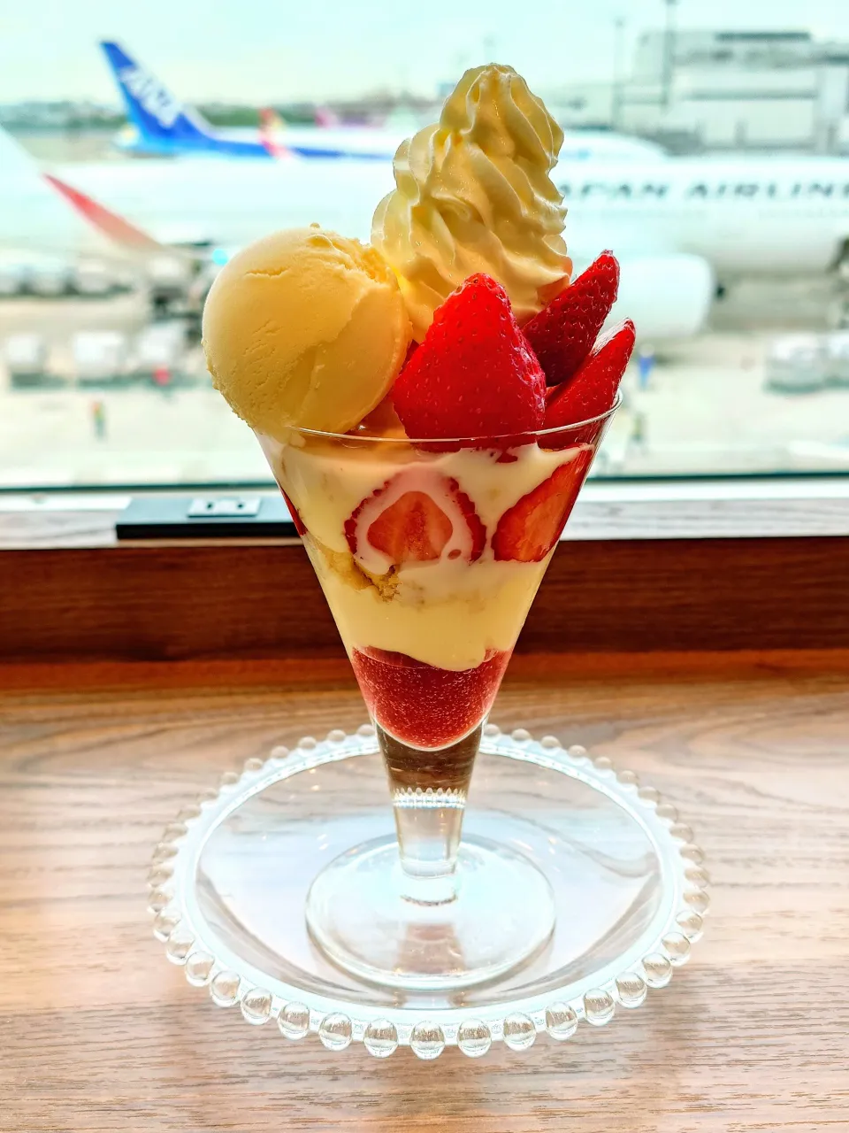 福岡空港・キャンベル・アーリーのあまおうのミルフィーユパフェ(|すーさん