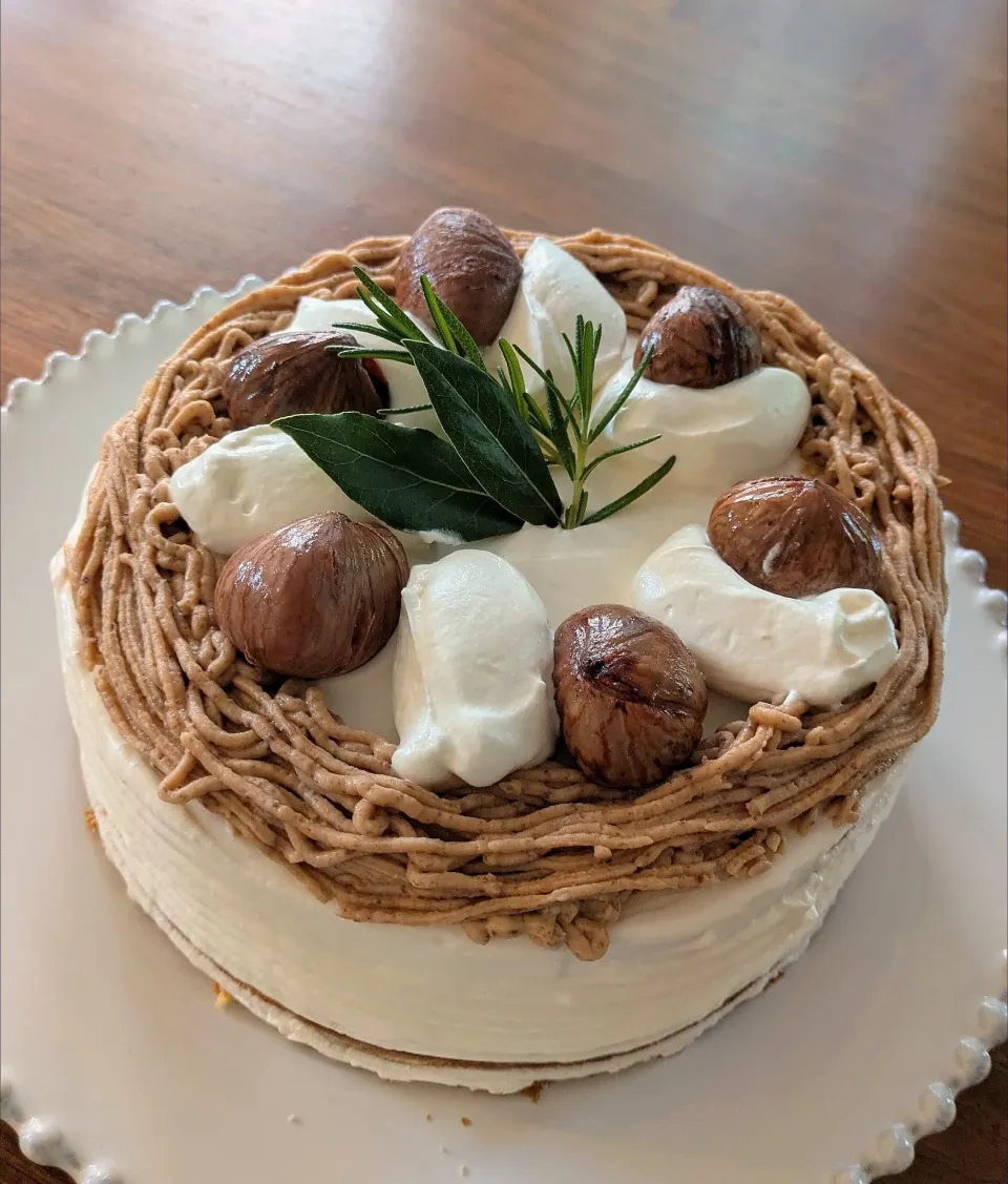 モンブラン バースデーケーキ🌰|いりごまさん