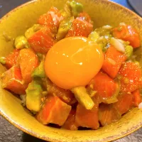 オリーブサーモンのポキ丼| なつこさん