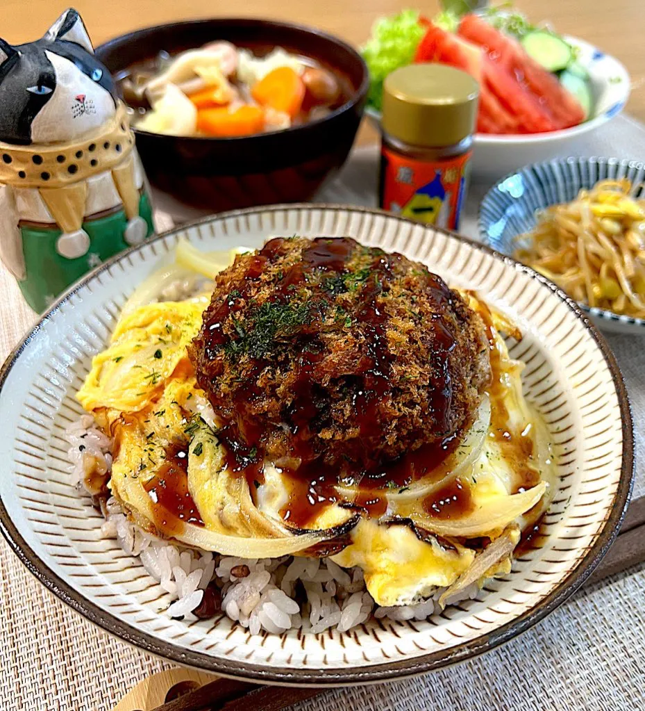 メンチカツ卵とじ丼|ラゴさん。さん